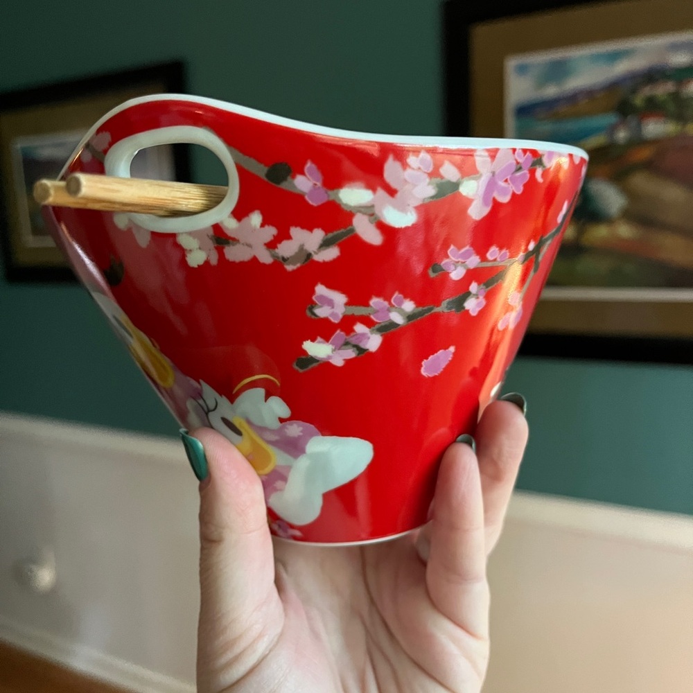 Disney ramen noodle bowl with chopsticks - Picture 8 of 10